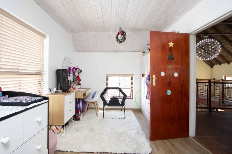 To Let 5 Bedroom Property for Rent in Parklands Western Cape